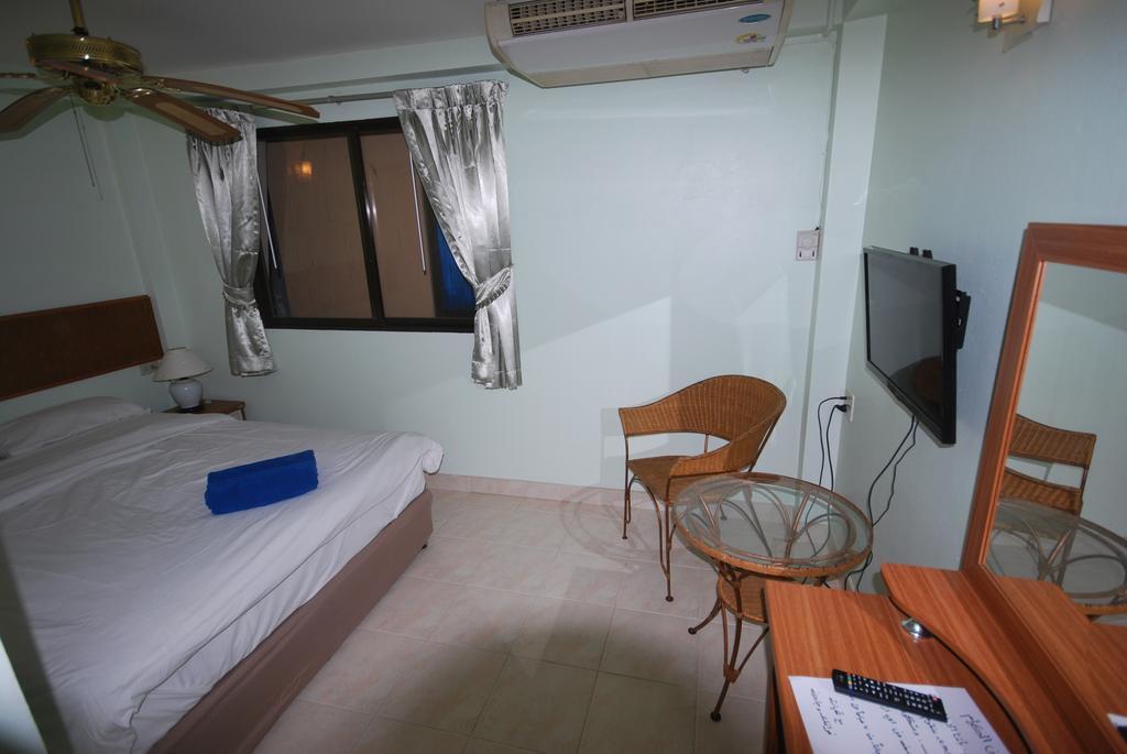 Kingfisher House & Bar Pattaya Εξωτερικό φωτογραφία